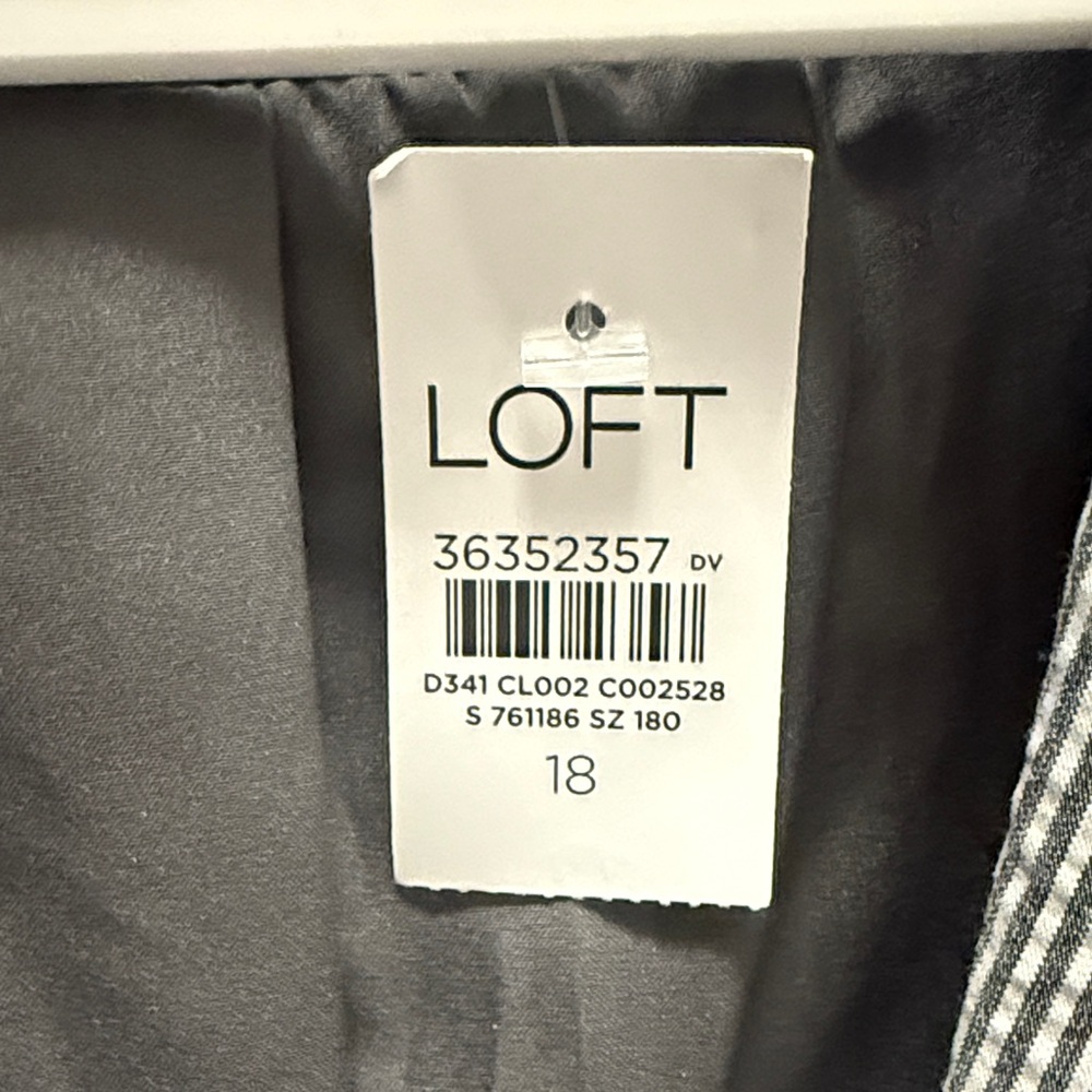 LOFT Seersucker Blazer - Picture 3 of 3